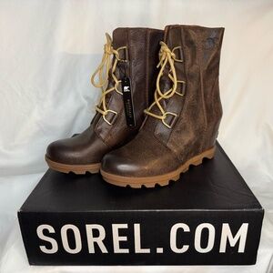 Sorel Joan of Arctic Wedge II Size 9 Burrow/ Dark Brown Wedge Boots
